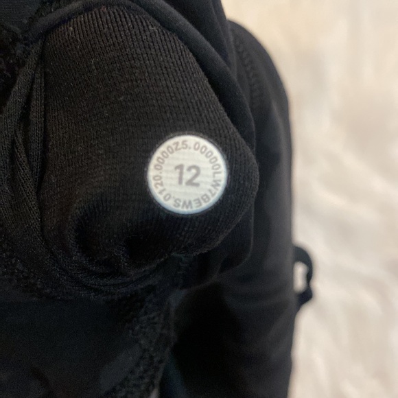 Lululemon Wunder Train Shorts 6”, Size 12, Incognito Camo Multi Grey Black - Picture 4 of 4